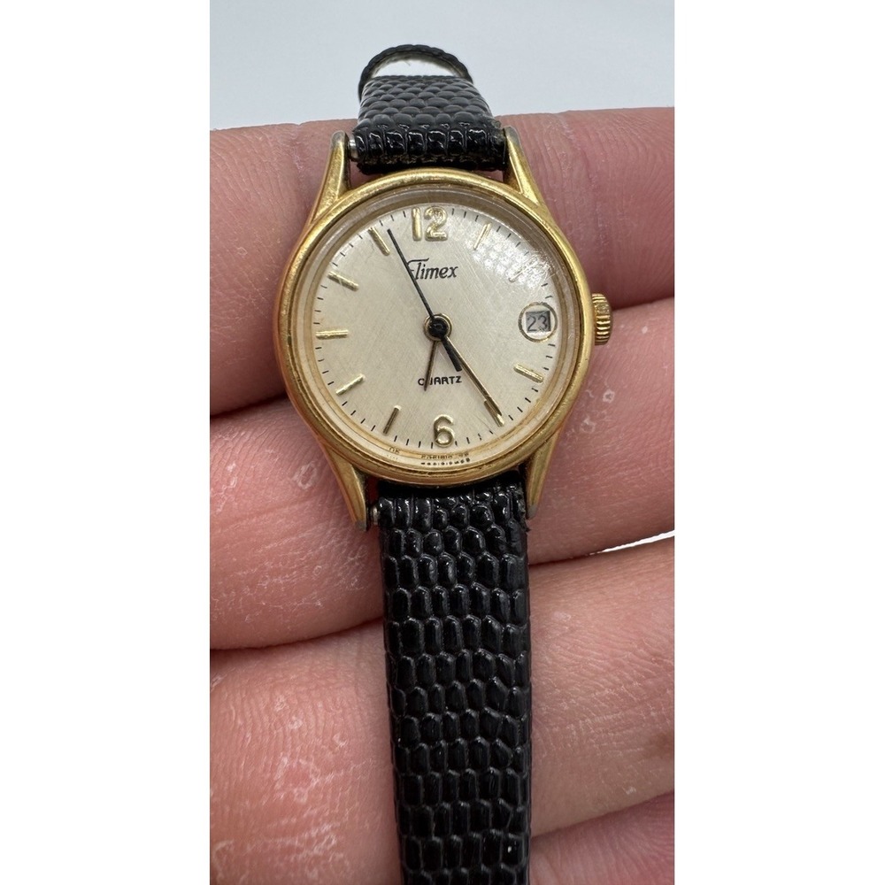 Vtg Timex Small Women's Gold Buckle Alligator Band Analog Watch Date Just